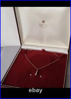 Perfect Gift- 18ct gold graduated four diamond pendant on chain & earrings-boxed