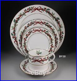 Royal Worcester Holly Ribbons 5 Piece Place Setting Settings England Perfect