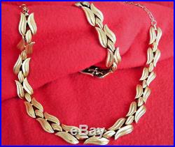 Trifari gold set necklace and bracelet perfect condition